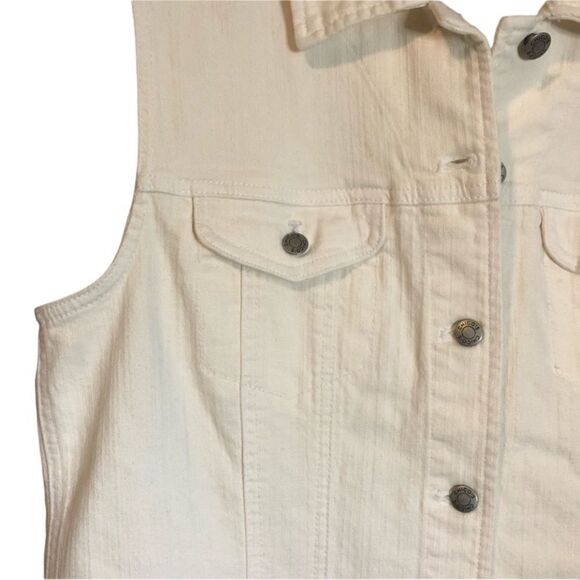 Chico's White Sleeveless Vest - Picture 2 of 10